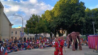 El gran estreno de La Murga Koli Koli de la Cía. De teatro de títeres y marionetas Abuela Poroto