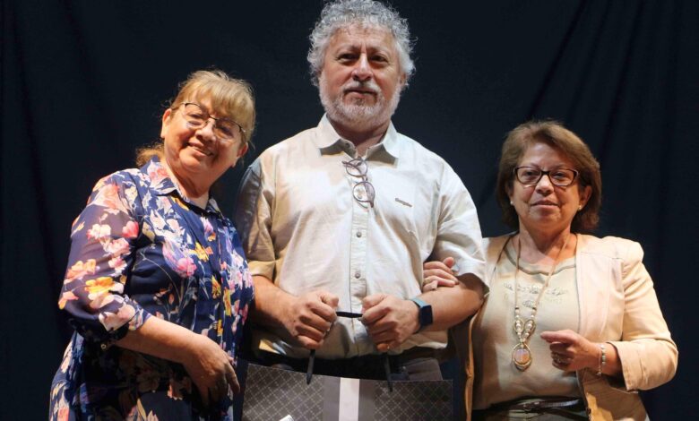 15 adultos mayores exponen sus pinturas en el centro cultural de Angol