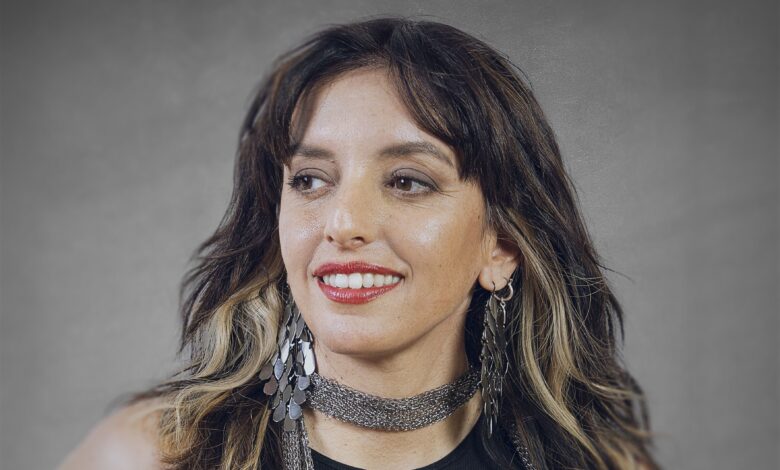 Nacha Nava vuelve a la escena musical con "Viejas Historias", adelanto de su nuevo LP
